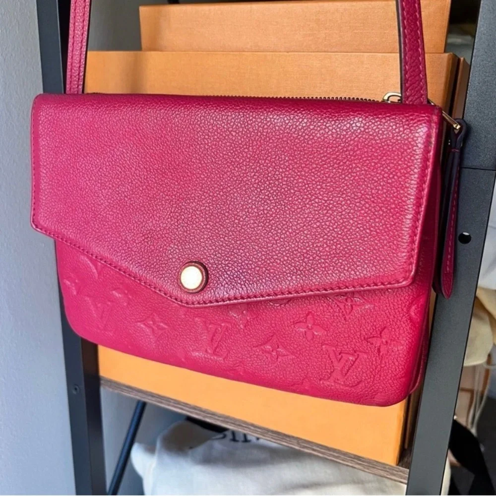 Louis crossbody authentic - Picture 1 of 15